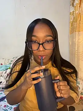 Snapshot of chell_iivy chatting on 06-19-26, 05:35 chell iivy online show from 06-19-26, 05:35