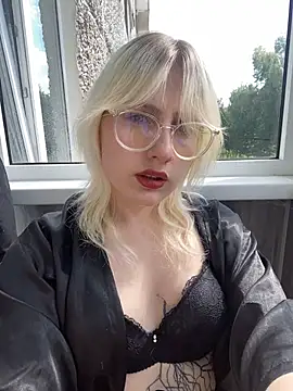 Snapshot of xp_blondie chatting on 06-04-26, 11:15 xp blondie online show from 06-04-26, 11:15