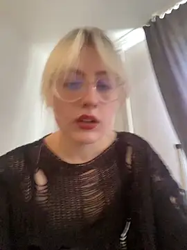 Snapshot of xp_blondie chatting on 06-03-26, 10:27 xp blondie online show from 06-03-26, 10:27