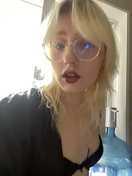 Snapshot of xp_blondie chatting on 06-06-26, 07:24 xp blondie online show from 06-06-26, 07:24