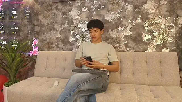 Snapshot of Maximiliano_Young chatting on 06-09-26, 01:01 Maximiliano Young online show from 06-09-26, 01:01