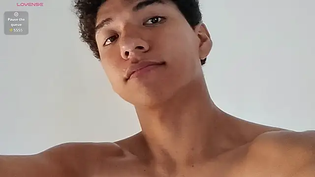 Snapshot of Maximiliano_Young chatting on 07-10-26, 11:54 Maximiliano Young online show from 07-10-26, 11:54