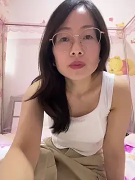 Snapshot of TangTang0530 chatting on 06-12-26, 10:35 TangTang0530 online show from 06-12-26, 10:35