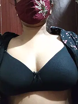 Snapshot of Arikha chatting on 06-10-26, 04:30 Arikha online show from 06-10-26, 04:30