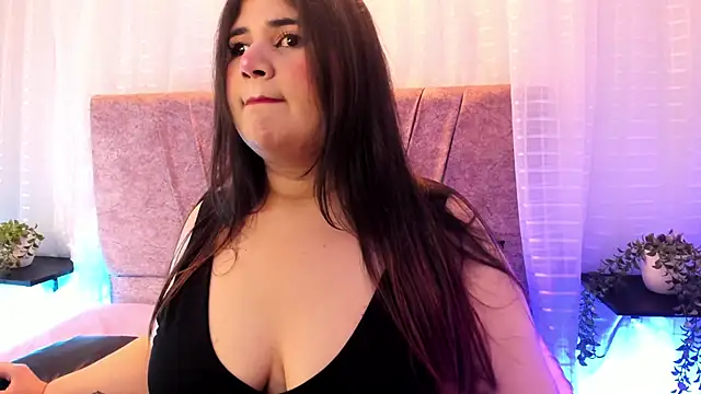 Emilie Jones online show from 06-17-26, 07:57