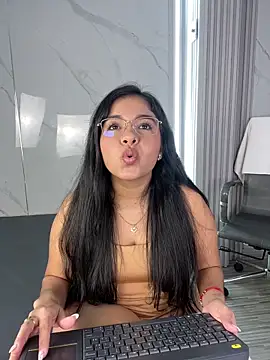 Snapshot of ValentinaLuciana chatting on 06-03-26, 02:33 ValentinaLuciana online show from 06-03-26, 02:33