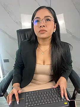 Snapshot of ValentinaLuciana chatting on 06-04-26, 12:54 ValentinaLuciana online show from 06-04-26, 12:54