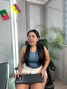 ValentinaLuciana online show from 06-15-26, 01:11