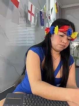 ValentinaLuciana online show from 06-18-26, 03:39