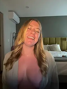 Snapshot of allyanalangell chatting on 07-31-26, 02:47 allyanalangell online show from 07-31-26, 02:47