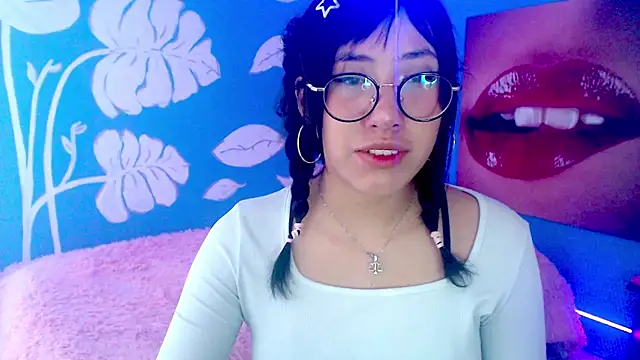 Snapshot of eli_doll chatting on 06-15-26, 11:21 eli doll online show from 06-15-26, 11:21