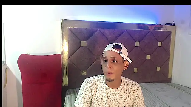 Snapshot of Brendt_Hotx chatting on 06-11-26, 12:01 Brendt Hotx online show from 06-11-26, 12:01