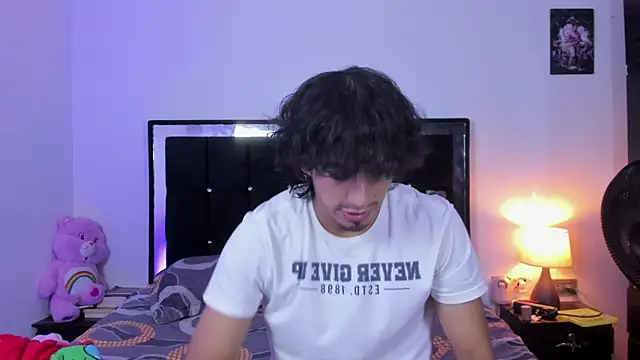 Shy Mateo online show from 06-18-26, 11:54