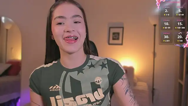 Snapshot of LizzyColins chatting on 07-02-26, 01:17 LizzyColins online show from 07-02-26, 01:17