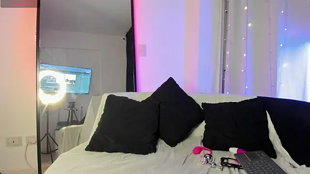 Snapshot of ScarlettJhonsonn chatting on 07-22-26, 01:29 ScarlettJhonsonn online show from 07-22-26, 01:29