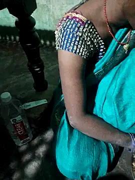 Snapshot of desiwife123coupl chatting on 07-21-26, 05:14 desiwife123coupl online show from 07-21-26, 05:14