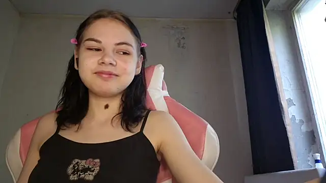 Snapshot of MilaTease chatting on 06-05-26, 05:12 MilaTease online show from 06-05-26, 05:12