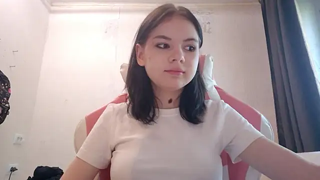 Snapshot of MilaTease chatting on 06-01-26, 05:07 MilaTease online show from 06-01-26, 05:07