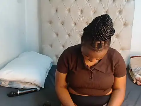 Lihle 00 online show from 06-18-26, 07:08