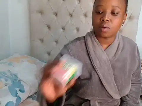 Snapshot of Lihle_00 chatting on 06-11-26, 06:43 Lihle 00 online show from 06-11-26, 06:43