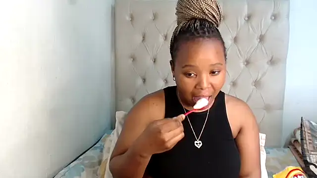 Lihle 00 online show from 07-25-26, 03:47