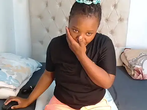 Lihle 00 online show from 06-19-26, 01:39
