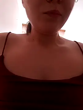 Snapshot of Aniolekl chatting on 06-06-26, 12:43 Aniolekl online show from 06-06-26, 12:43