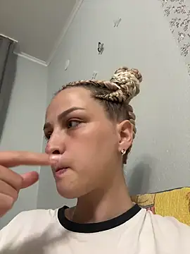 Snapshot of Milkaaaaaaa chatting on 06-16-26, 02:17 Milkaaaaaaa online show from 06-16-26, 02:17