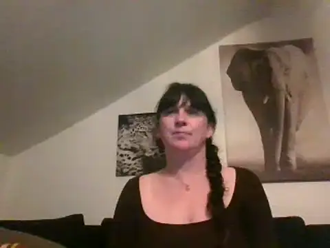 Snapshot of sexujuly88 chatting on 10-21-25, 09:25 sexujuly88 online show from 10-21-25, 09:25