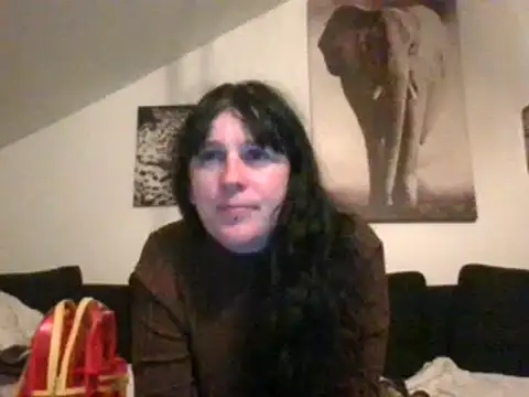 Snapshot of sexujuly88 chatting on 09-18-25, 09:18 sexujuly88 online show from 09-18-25, 09:18