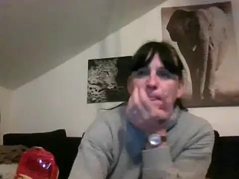 Snapshot of sexujuly88 chatting on 09-26-25, 09:10 sexujuly88 online show from 09-26-25, 09:10