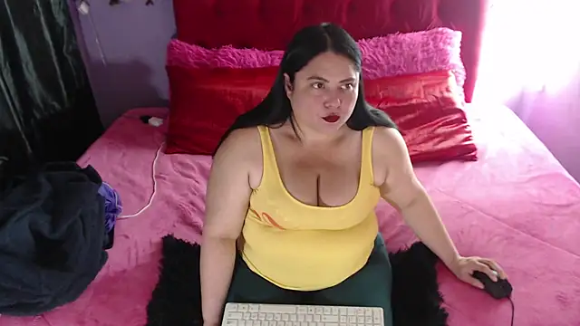 Snapshot of Britanny_Bigg chatting on 06-06-26, 07:41 Britanny Bigg online show from 06-06-26, 07:41