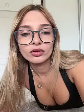 Snapshot of paulinee2006 chatting on 06-04-26, 10:09 paulinee2006 online show from 06-04-26, 10:09