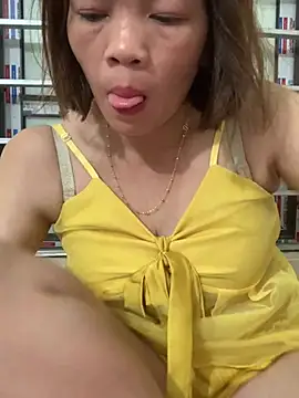 Snapshot of Emlyla chatting on 06-11-26, 02:58 Emlyla online show from 06-11-26, 02:58