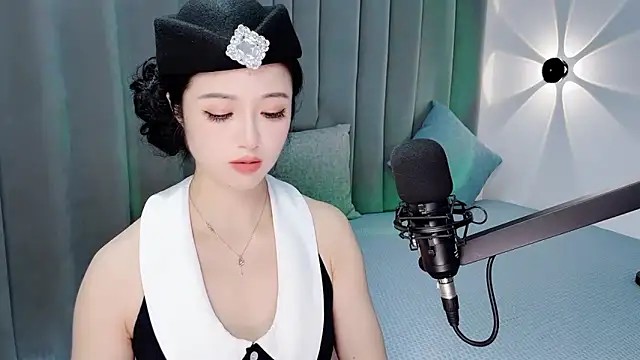 Momo-Wow online show from 07-26-26, 06:31