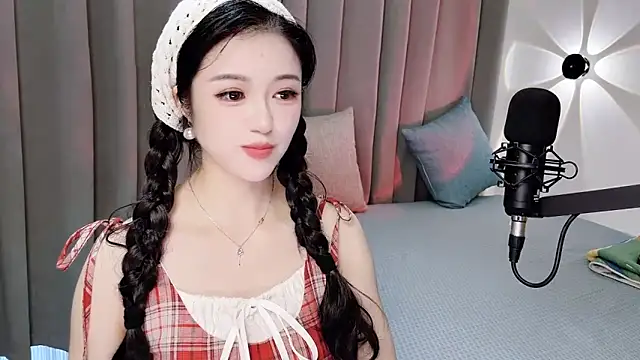 Momo-Wow online show from 06-19-26, 06:52