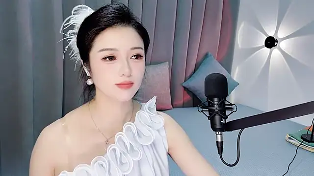 Momo-Wow online show from 06-17-26, 06:13