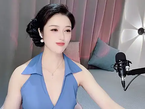 Snapshot of Momo-Wow chatting on 06-02-26, 06:35 Momo-Wow online show from 06-02-26, 06:35
