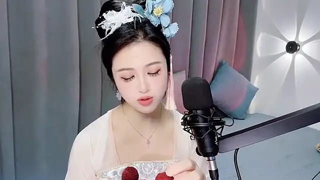 Momo-Wow online show from 06-15-26, 06:35