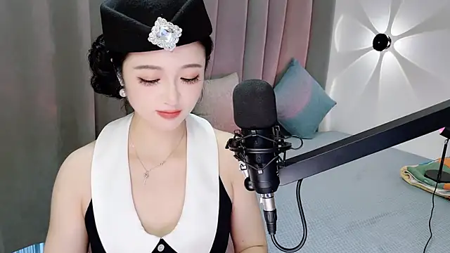 Momo-Wow online show from 06-18-26, 06:12