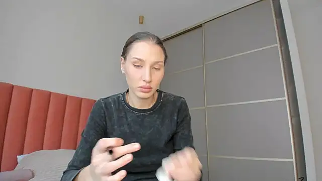 Snapshot of SofiClimbing chatting on 02-10-25, 02:52 SofiClimbing online show from 02-10-25, 02:52