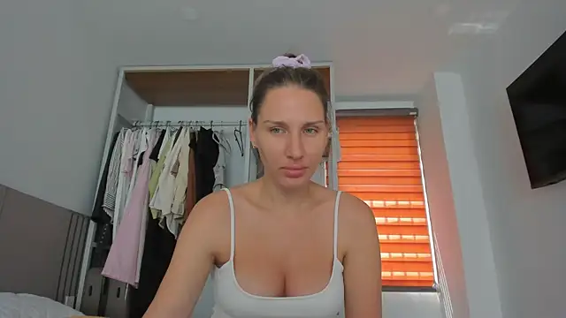 SofiClimbing online show from 04-04-26, 05:47