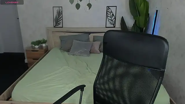 Snapshot of Violeta_Paul chatting on 06-08-26, 01:28 Violeta Paul online show from 06-08-26, 01:28