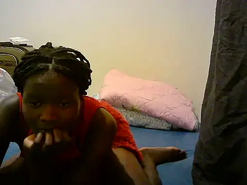 Snapshot of BerryJulie chatting on 06-04-26, 04:22 BerryJulie online show from 06-04-26, 04:22