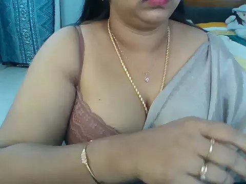 Snapshot of Tamil_hot_Meenu chatting on 06-18-26, 04:33 Tamil hot Meenu online show from 06-18-26, 04:33