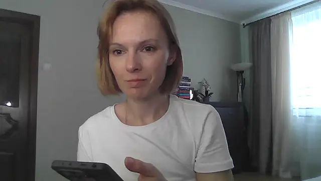 AdelleLovee  online show from 06-04-26, 03:28