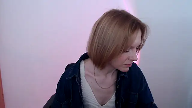 AdelleLovee  online show from 06-08-26, 07:20