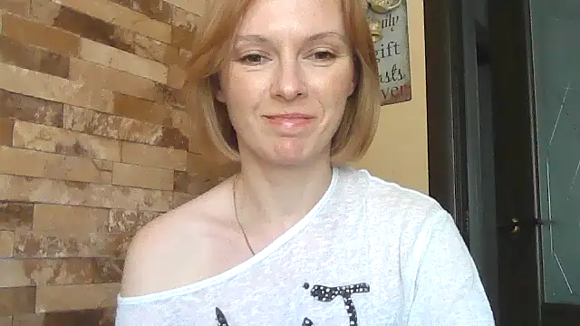 AdelleLovee  online show from 06-11-26, 12:02