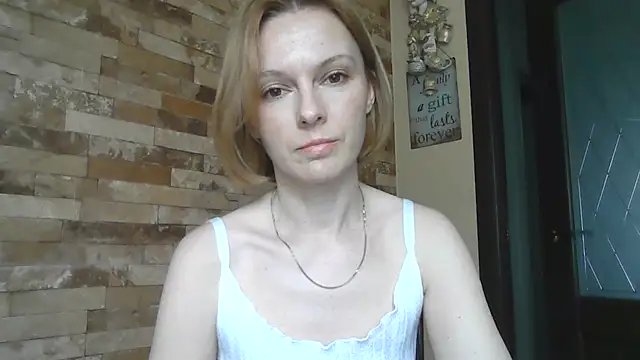 AdelleLovee  online show from 06-10-26, 10:05