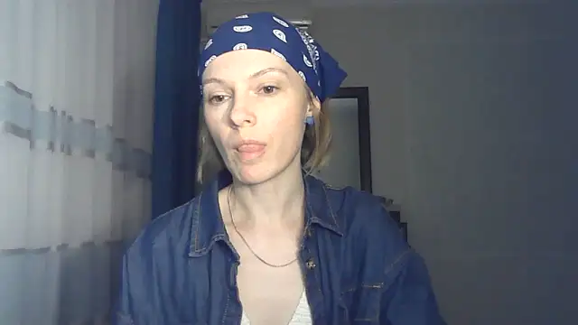 AdelleLovee  online show from 06-07-26, 06:13